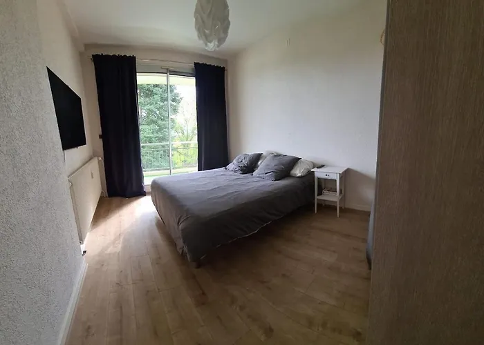 A Deux Pas Du Centre De Les Bains Apartment